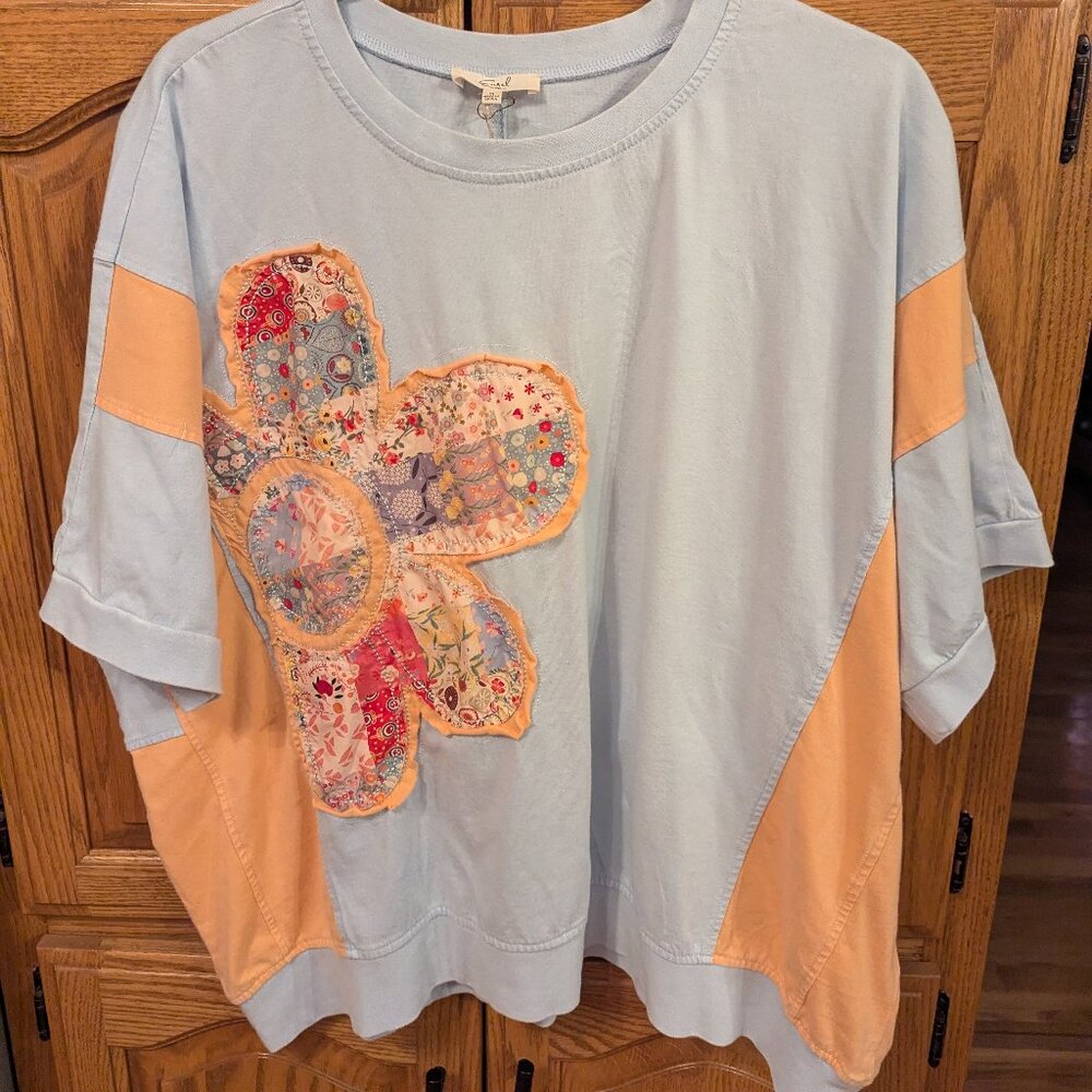 Easel flower shirt